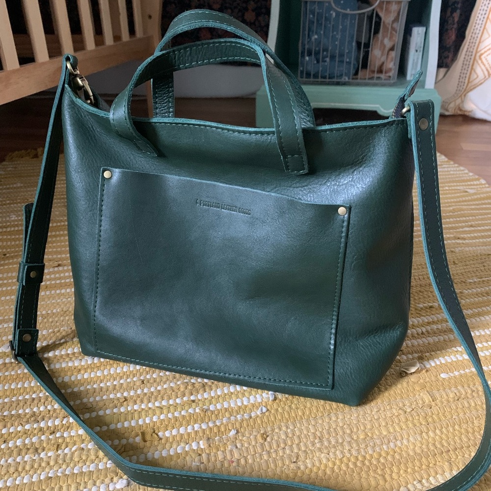 ✨SOLD✨ - PLG Medium Zip Crossbody in Forest